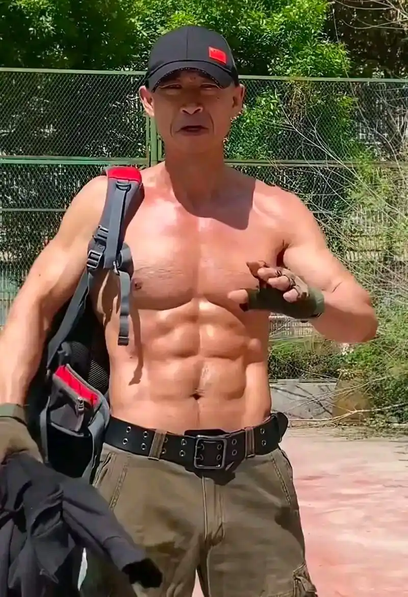 5月1日,演员江水,在某平台发布了一段视频,视频中,江水对着镜头说:"