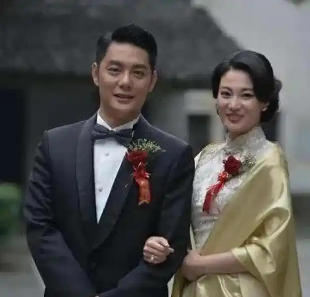 程愫花21年捧红丈夫傅程鹏被出轨后带儿子离婚今逆袭当院长