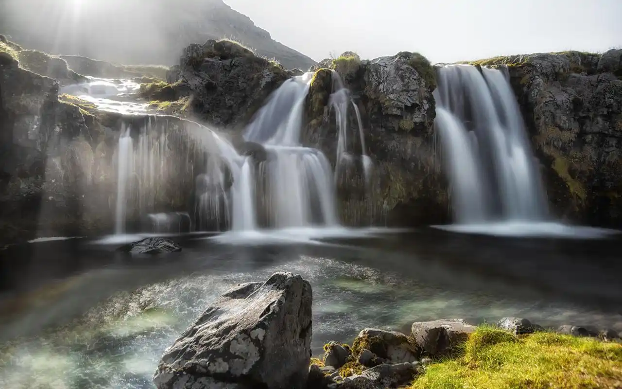 精选雄伟壮观的瀑布图片电脑桌面壁纸