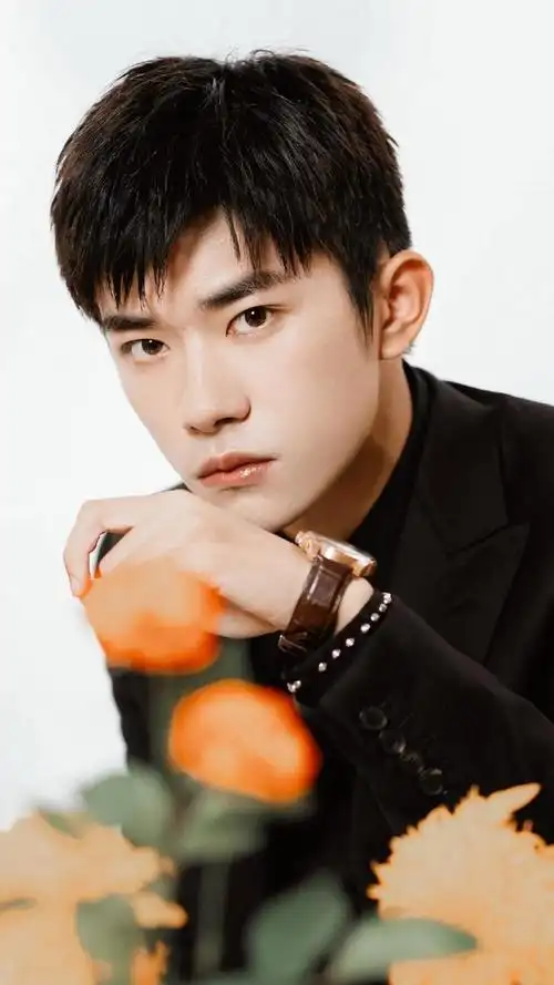 易烊千玺时尚休闲黑色西装写真,高清图片,手机壁纸