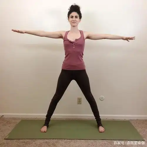 这是一个主动姿势,也被当做是各种站立姿势(如女神式,战士ii,三角式等