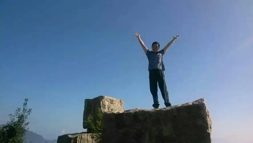 你是个顶天立地的男子汉,大丈夫!