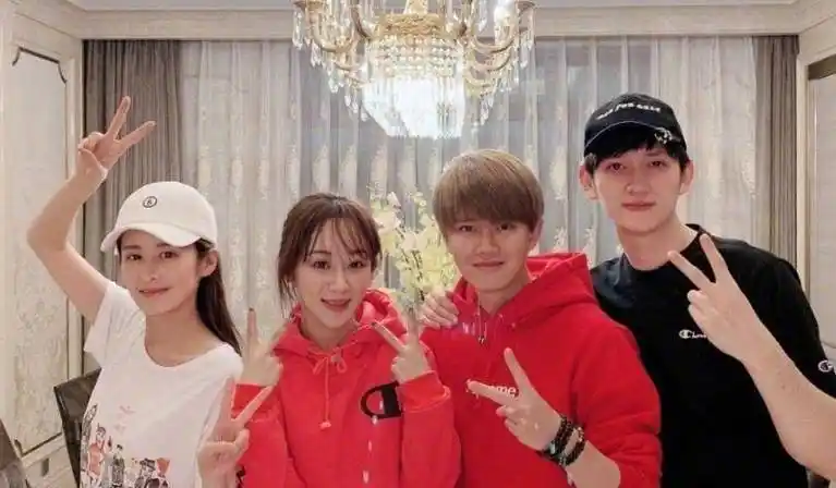 原创原创育娃神剧开播了任嘉伦为主演打call无意间暴露颖儿真名