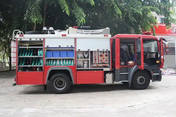 昌江大队喜迎"新战友"—永强压缩空气泡沫消防车