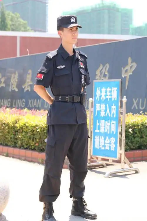 人气火爆的江陵特警小哥高颜值的背后还有这样的故事