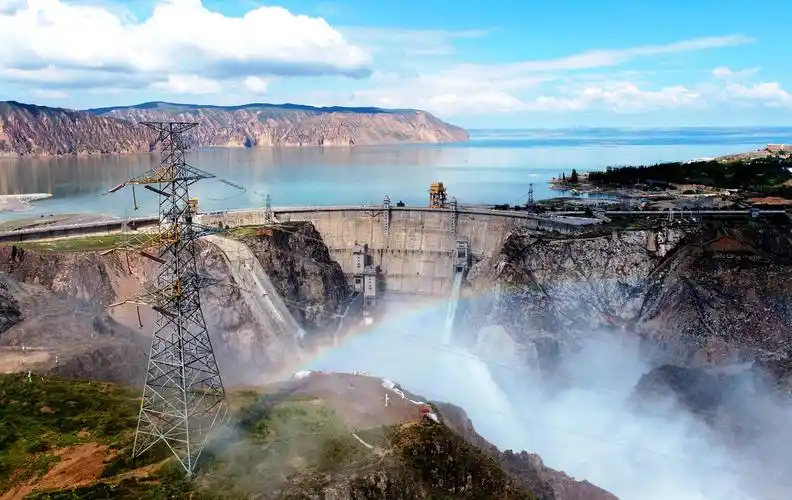 青海黄河上游龙羊峡水电站开闸放水 王国栋摄