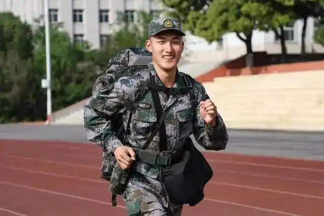 冲刺吧少年12所军校学员寄语高考生