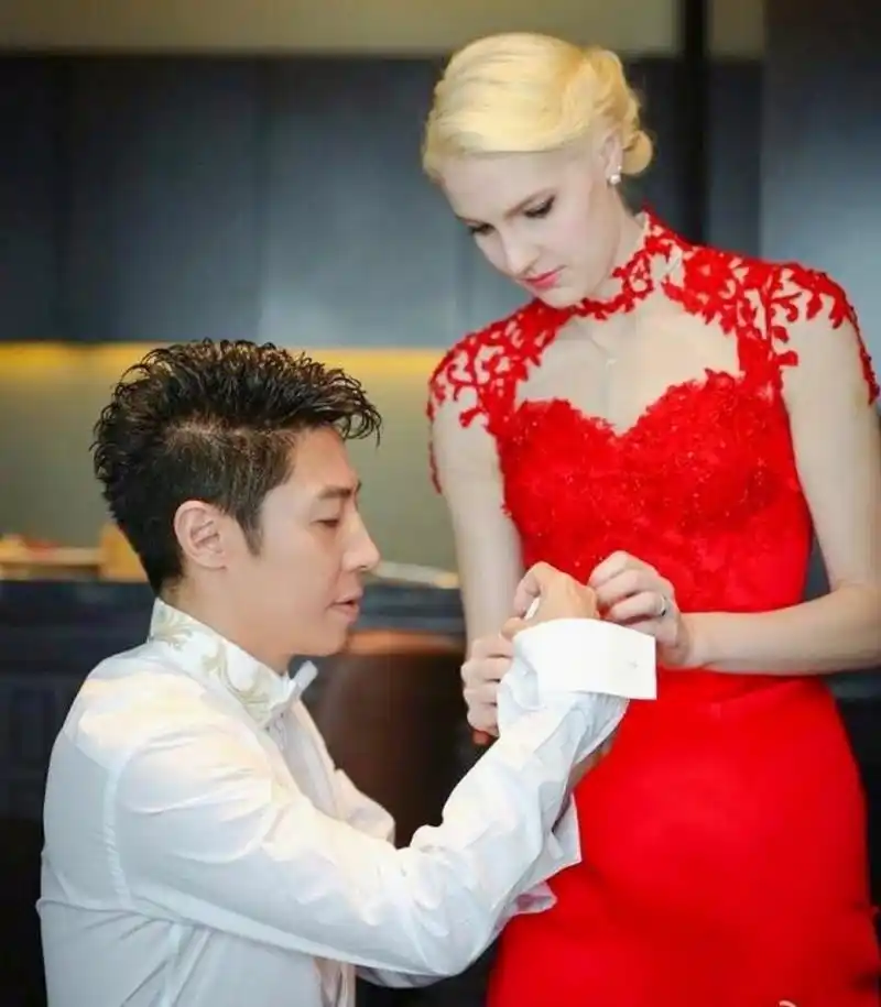 撒贝宁与李白:缘分的碰撞,跨国恋的奇妙旅程  在一次偶然的机会下