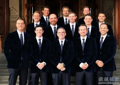 高清图莱德杯球员西装合影麦克罗伊帅气亮相