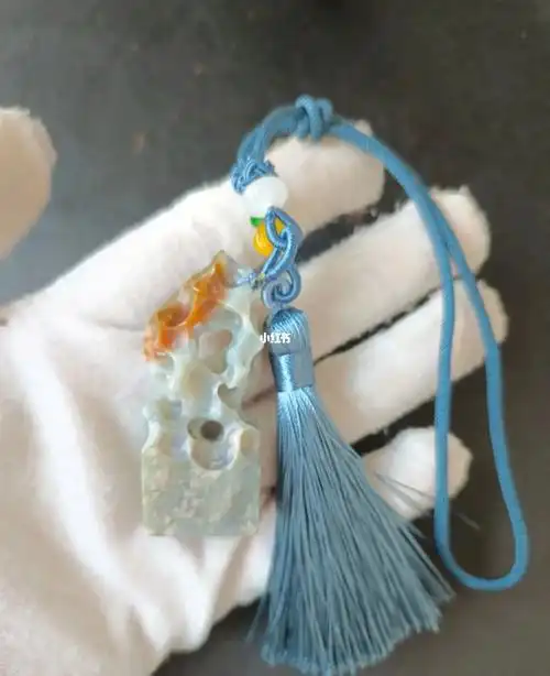 三彩天青头上带红巧色,石质老性细腻,完好无裂,刀感好,尺寸:2.15*1.