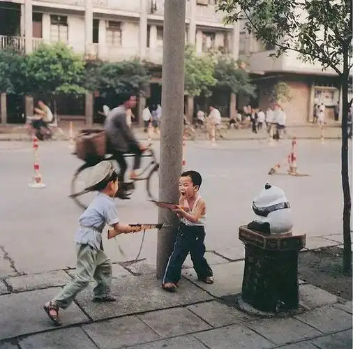 80年代童年生活回忆录:一位日本摄影师的镜头下,记录了最真实的中国|