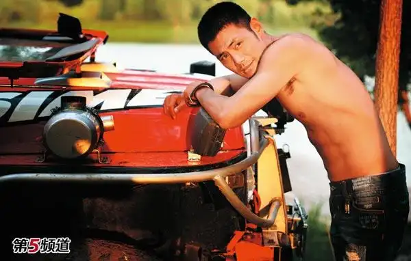 邵兵央视美女主播拍写真 野性十足激情四射(图)