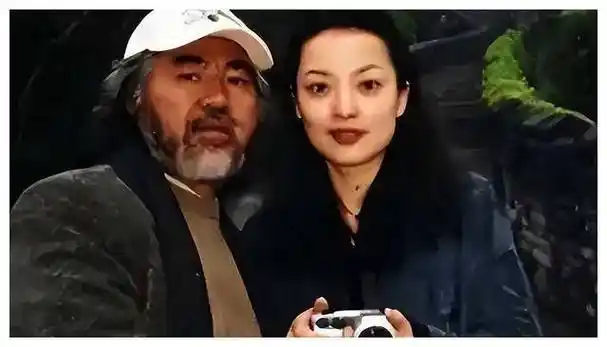 张纪中官宣!夫人与外籍丈夫生下混血儿,网友:真豁达.