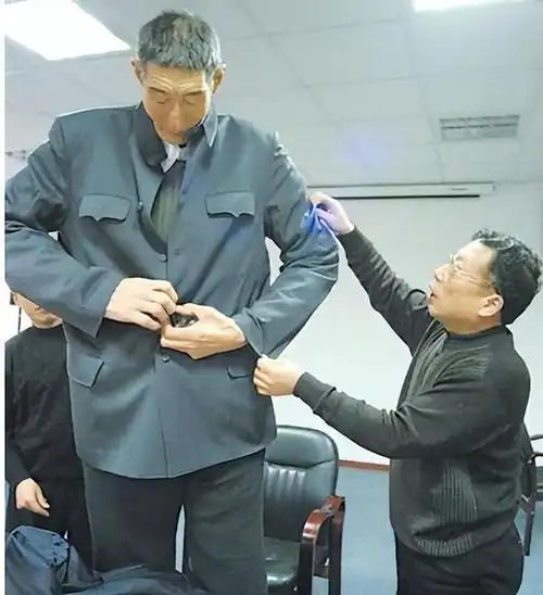 36米鲍喜顺:1.68米妻子不听劝执意生育,今儿子身高多少