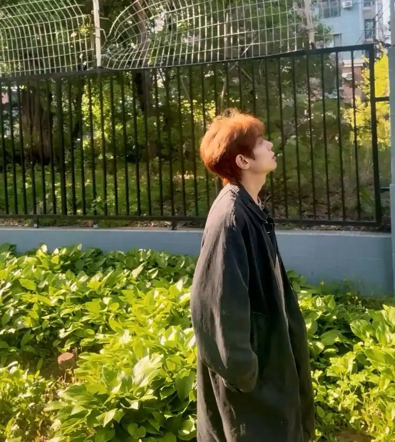 谁会是你夏天的第一缕阳光.#氛围感帅哥 #侧脸杀 #阳光男孩