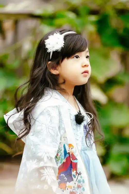 有种"天生丽质"叫小泡芙,细眉大眼又软萌,人人都喜欢