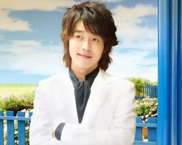 曾演微笑pasta微笑王子张栋梁近照沧桑帅如今再演偶像剧