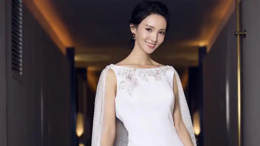 金晨性感一字肩礼服桌面壁纸高清大图预览1920x1080_大陆明星下载_美