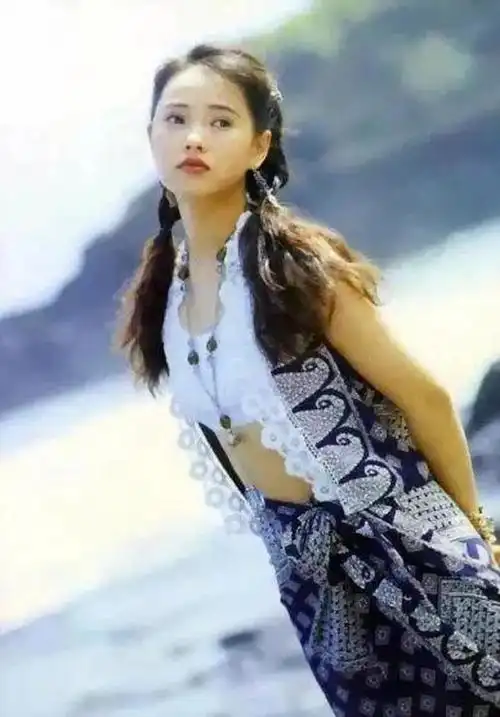 回顾伊能静与庾澄庆离婚后嫁小10岁秦昊48岁高龄产子幸福