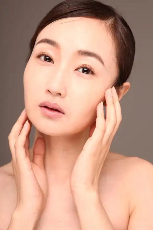 p>尹馨梓,1985年8月26日出生于天津市,毕业于 a target="_blank"