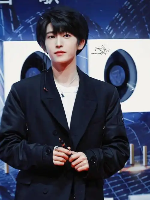 刘宇今晚的舞台好棒