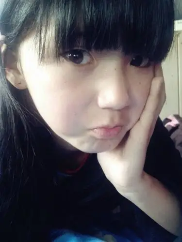 有没有初中生的女生的照片,漂亮一点的,不要非主流的,普通的,谢谢各位