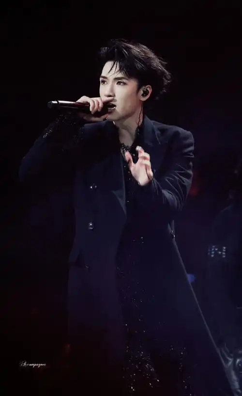 严浩翔叁重楼暨出道四周年演唱会##严浩翔 舞台风暴##严老师我需要手