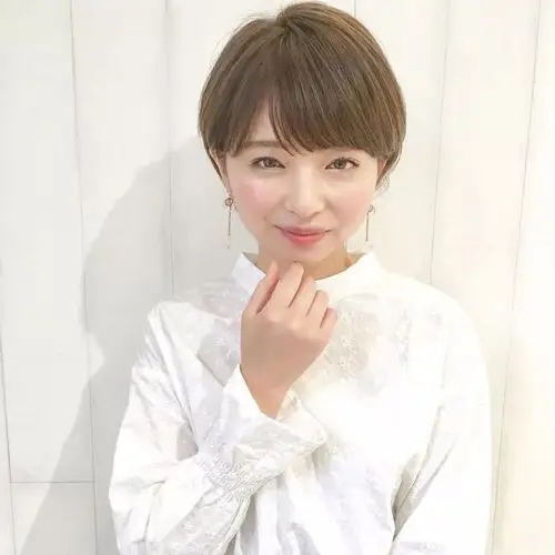 清爽整洁的露耳短发