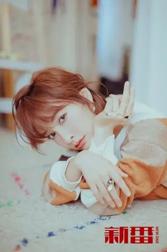 近日吴昕曝光了一组全新的冬日写真照照片中的吴昕灵动多变活力值满满