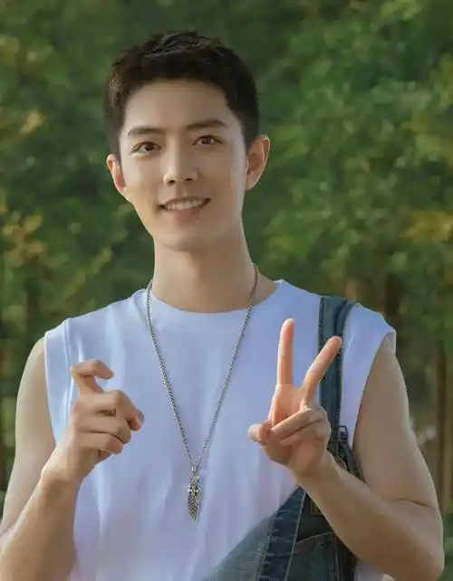 原创明星剪寸头最考验颜值颜值不高不敢剪肖战李现龚俊颜值变化大