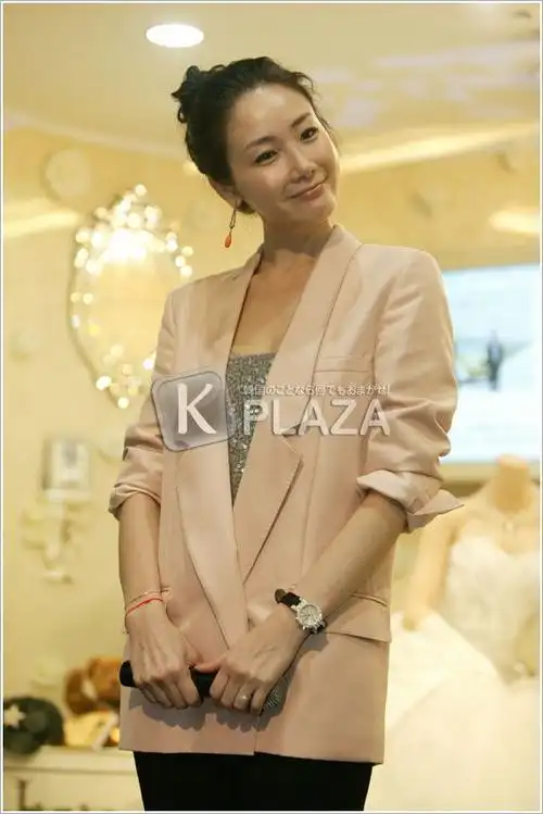 p>崔智友,1975年6月11日出生于韩国釜山,毕业于汉阳大学的电影系mbc