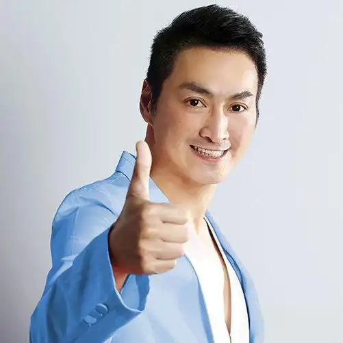 何家劲:演艺圈的佼佼者 何家劲,香港演艺圈的资深演员,不仅在荧幕上