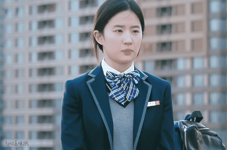 穿上校服的刘亦菲这简直就是大家心目中初恋的样子