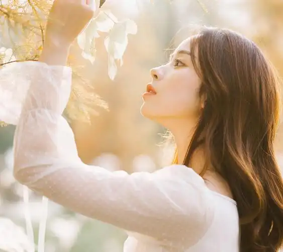 做一个有涵养的女人,即使岁月无情,改变容颜,也会优雅的老去