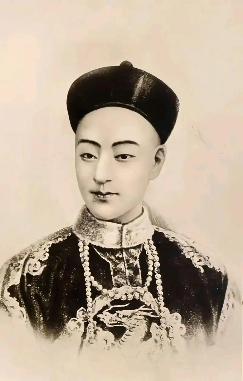 死后,光绪帝尸体由宫中太监迅速入殓.