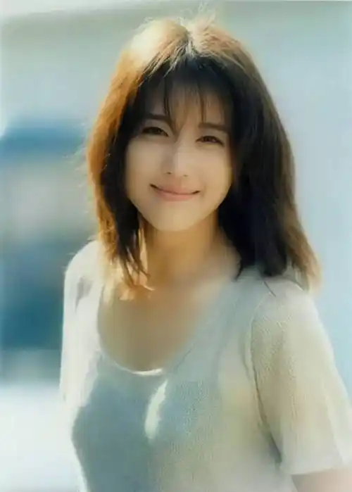 工作室发文宣布周海媚因病去世,生前最后公开出席活动照曝光