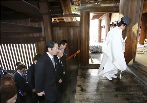 日本约70名各党派议员集体参拜靖国神社