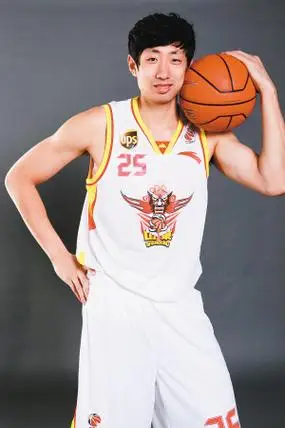 cba王晶是哪个大学的(昔日cba"西北狼王",如今篮球界最高学历少帅,本