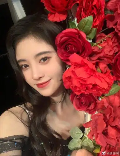 【3.29 鞠婧祎】微博更新美照[米奇比心][米奇比心].