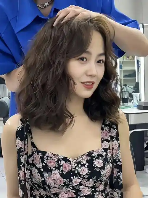 秋天超火爆款烫发"锁骨烫"_自然_女性_发型