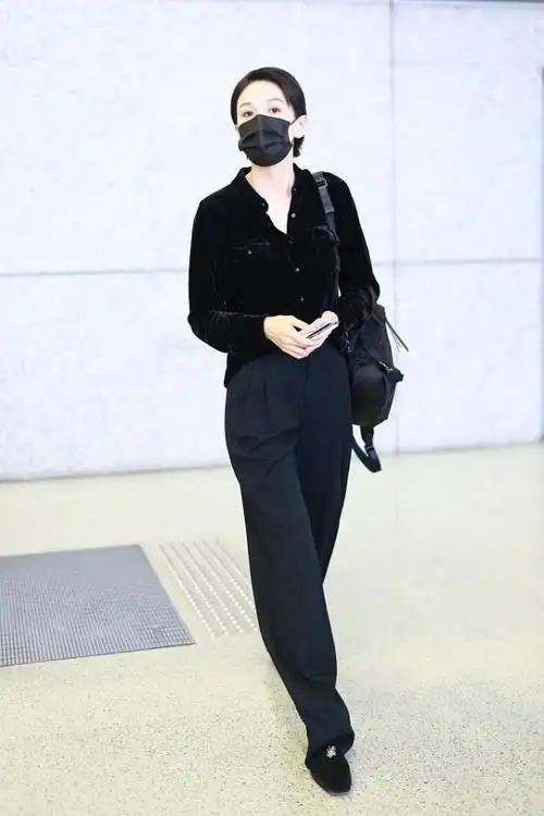 张蓝心真不像运动员连体裤穿成迷你款被称腿精名副其实