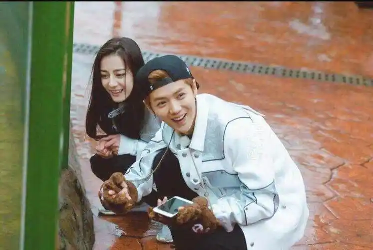 鹿迪鹿晗热巴亲密合影大公开似乎注定就是天生一对