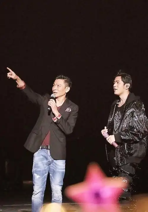 刘德华周杰伦同框演唱