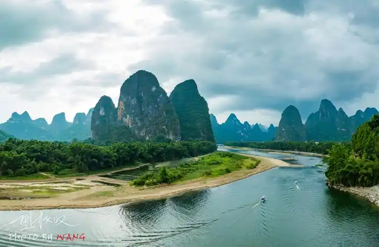 漓江上七旬的老渔翁竟成抖音网红打卡20元人民币取景地