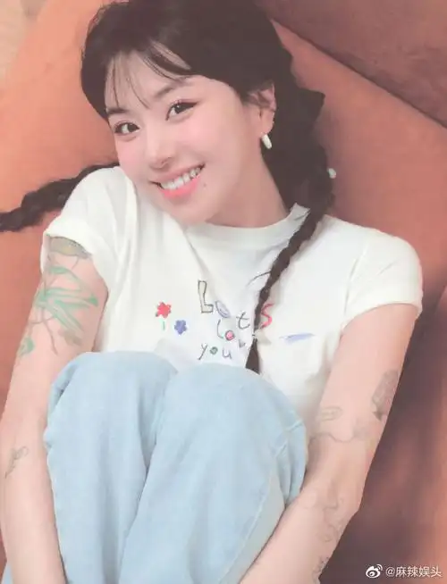 孙彩瑛纹身好酷