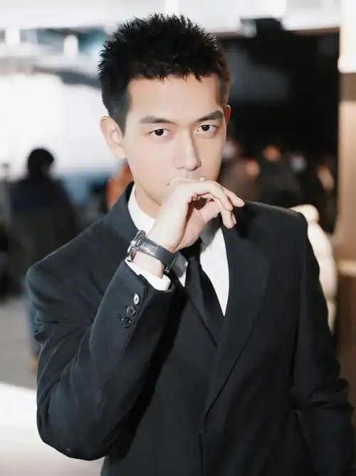 李现好久不见帅气依旧