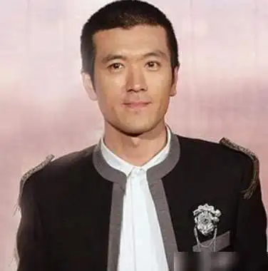 其实杨子已经非常的低调了,就在杨子年轻的时候就去做普普通通的谷怂