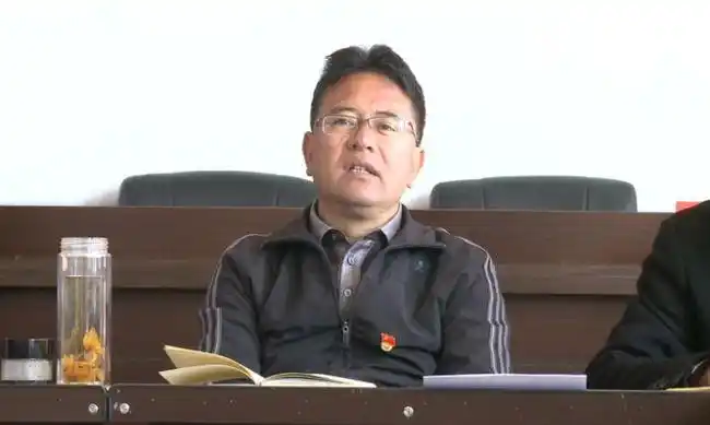 施继平到仁和镇勒平社区参会指导专题组织生活会