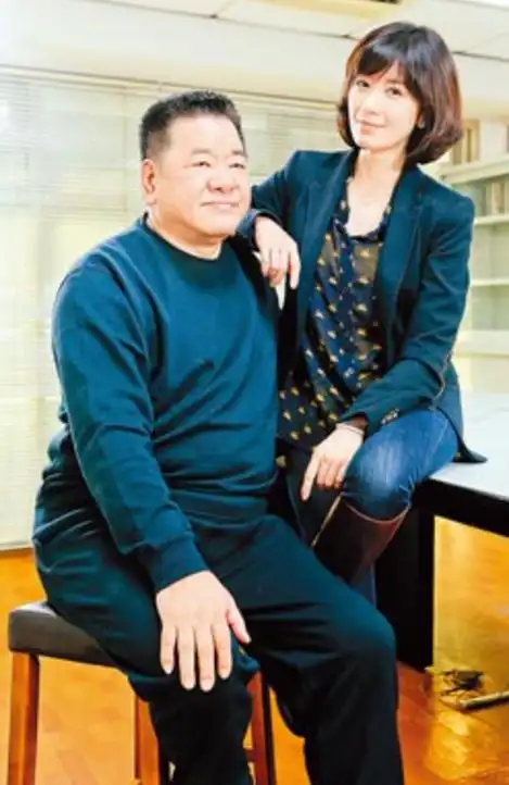 于是有人猜测俩人关系不当,有趣的是高圆圆和吴敦也传过绯闻,这对闺蜜