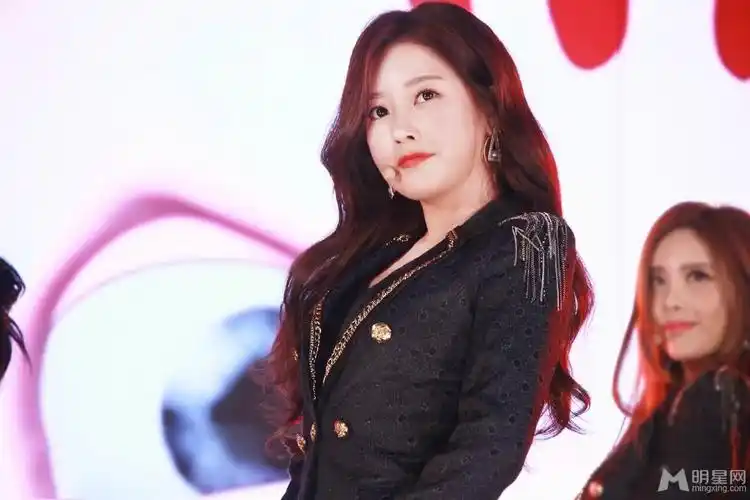 皇冠团tara成员朴素妍卖萌高手可爱迷人高清舞台照18